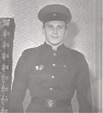 Ефим Ермолаев ушел в армию в 1967 году и вернулся на завод в 1969-м.