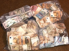Более полумиллиона евро в наличных и криптовалюте изъяты у группировки киберпреступников в Латвии Более полумиллиона евро в наличных и криптовалюте изъяты у группировки киберпреступников в Латвии