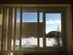 Такие вот жалюзи от солнца в палате, где стоит 30-градусная жара.