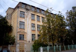 Здание бывшей еврейской больницы на ул. Лудзас, 25 в Риге.