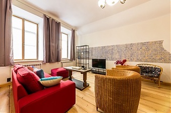 200811_real_estateEE.jpg