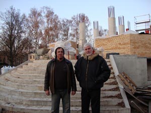 А. Дубровский и В. Копосов на стройплощадке главного здания Храма. Рига, 04.11.2009.