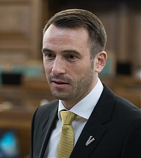 200911_stakis.jpg