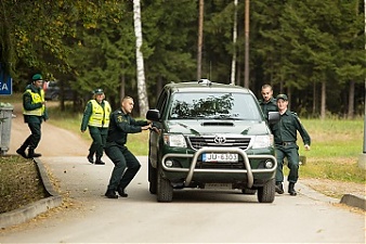 201014_border_service.jpg