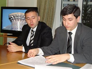 Азиз Махамадаминов и Темур Хамраходжаев в Посольстве Латвии. Рига, 20.11.2009.
