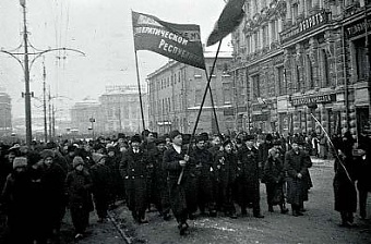 Cобытия 1917 года имеют тех же самых игроков, что и события 1991-го, которые нам анализировать значительно проще, потому что многие из нас тогда жили и были уже достаточно взрослыми людьми.