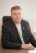 Председатель правления Alpa Centrums Евгений Бортников: «Работая через собственные офисы в России и Европе, мы обеспечиваем клиентам высокое качество логистического сервиса и выгодные условия оплаты услуг».